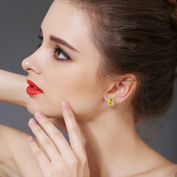 Blue Stud CZ Crystal Earrings New - Picture 3 of 3